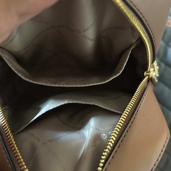 Small backpack/crossbody MK. Never used!! Perfect new condition - Picture 3 of 5